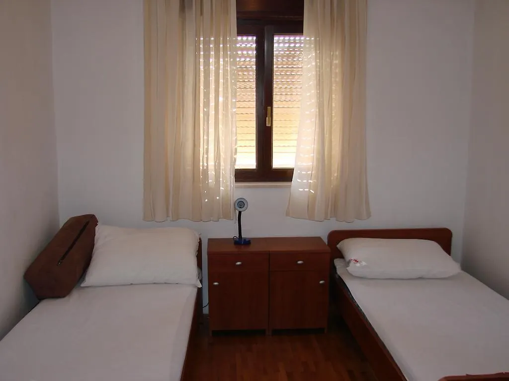 Apartment Matija トロギール