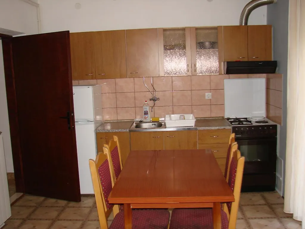 Apartment Matija トロギール
