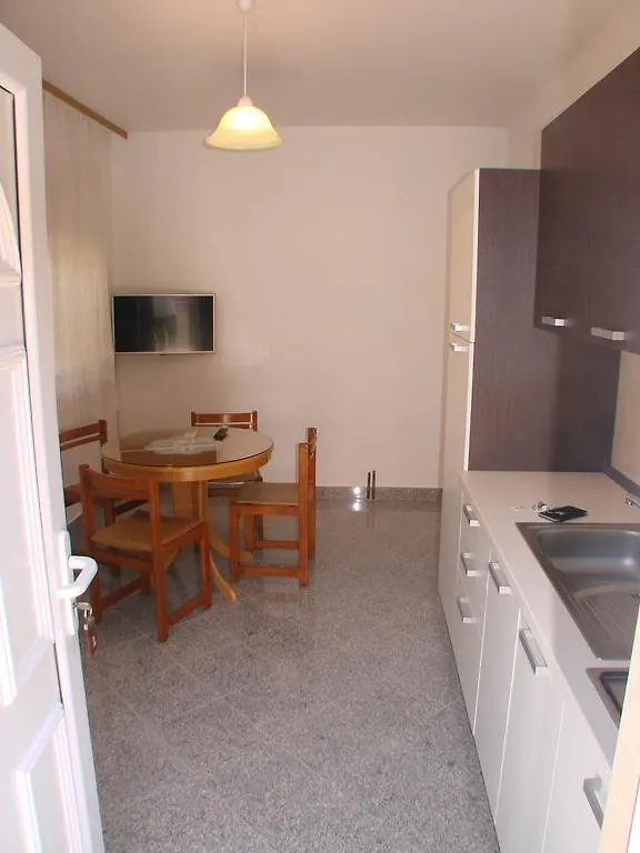Apartment Matija トロギール