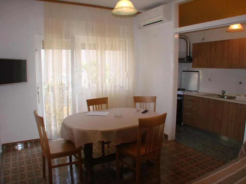 Apartment Matija トロギール